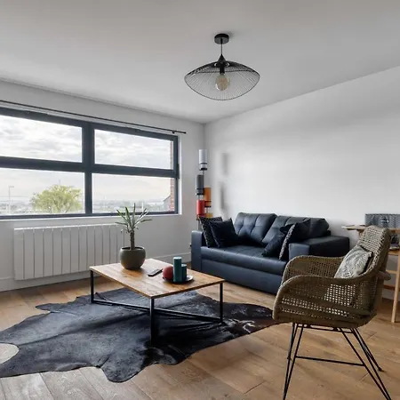 L' Annexe Du Cosmopolitain *