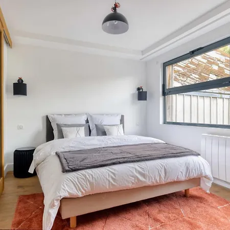 L' Annexe Du Cosmopolitain *