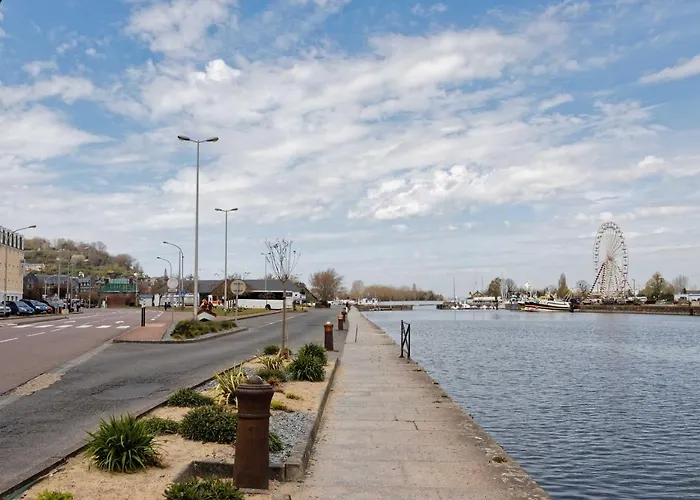 L' Annexe Du Cosmopolitain *